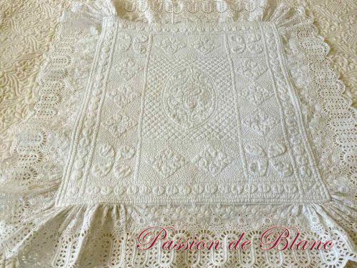 Couverture Bébé,Pétasson, Provence, broderie main, pur coton blanc