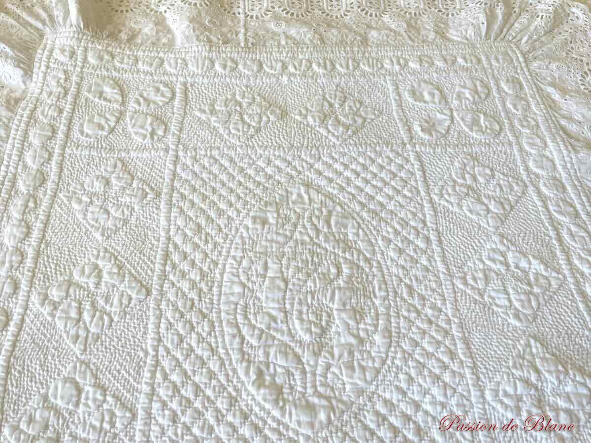Couverture Bébé,Pétasson, Provence, broderie main, pur coton blanc – Image 2