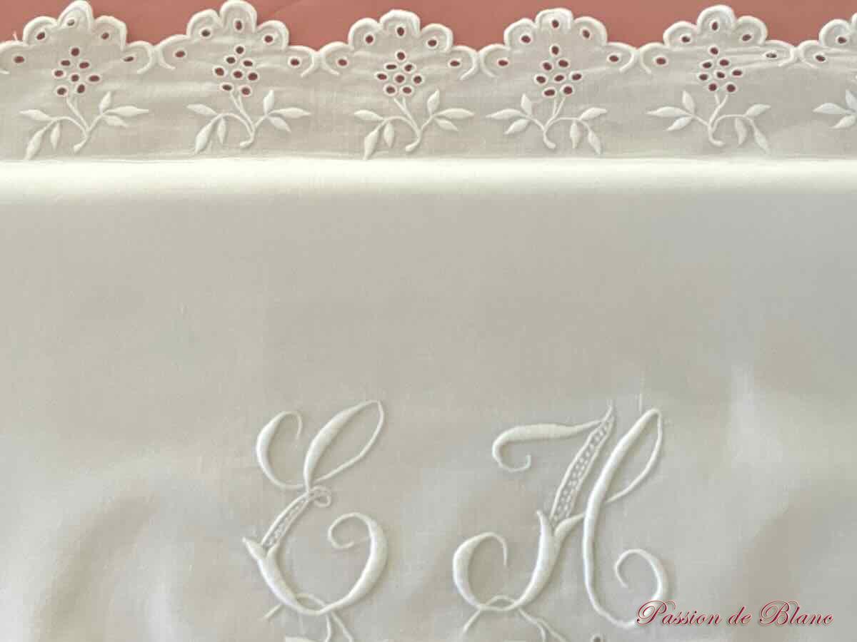 Belle taie festonnée avec broderie Anglaise et monogramme EH sur lin fin – Image 7