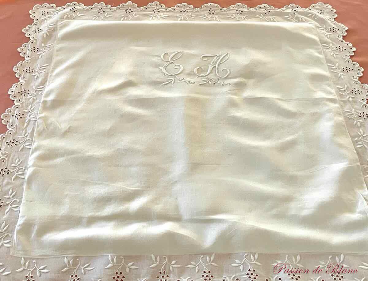 Belle taie festonnée avec broderie Anglaise et monogramme EH sur lin fin – Image 6