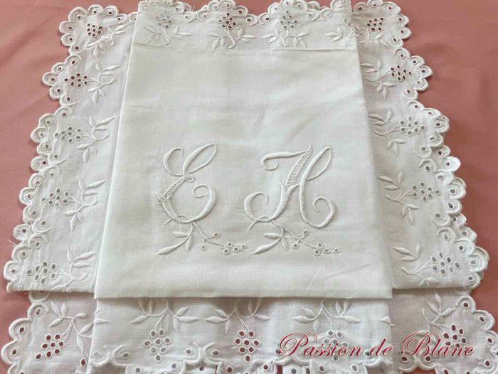 Belle taie festonnée avec broderie Anglaise et monogramme EH sur lin fin – Image 4