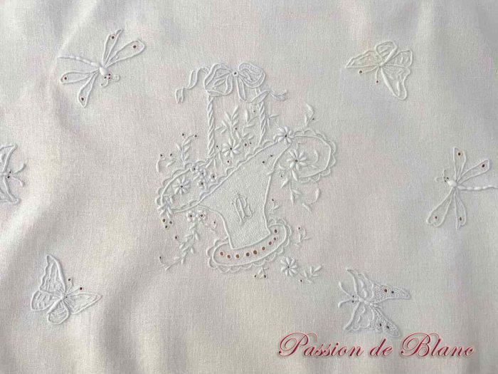 Dessus de meuble, centre de table brodé main avec panier, papillons, libellules – Image 6