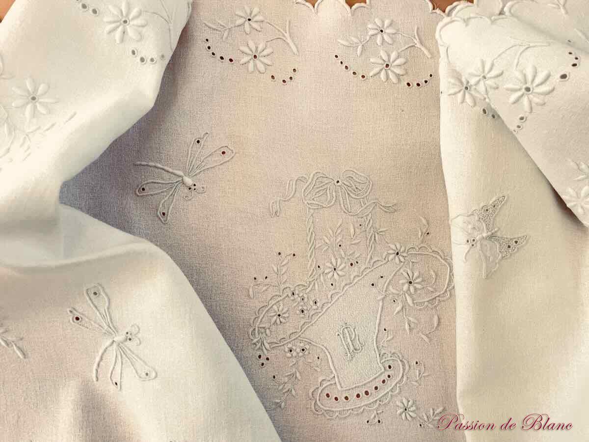 Dessus de meuble, centre de table brodé main avec panier, papillons, libellules – Image 5