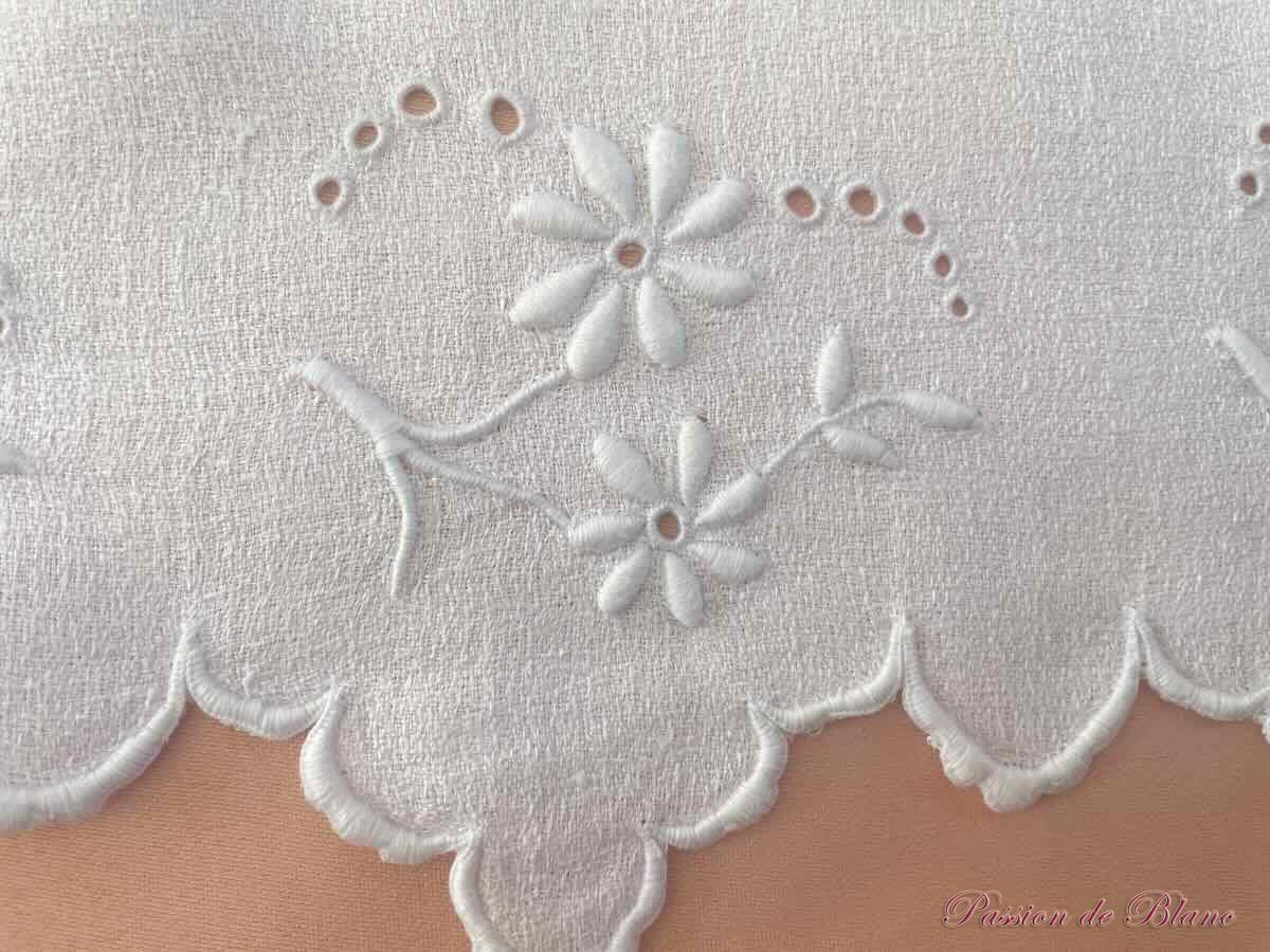 Dessus de meuble, centre de table brodé main avec panier, papillons, libellules – Image 3