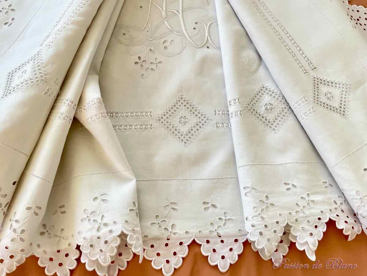 Grand drap AC feston t broderie Anglaise
