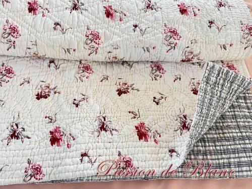 Courtepointe piquée main avec fleurs œillets