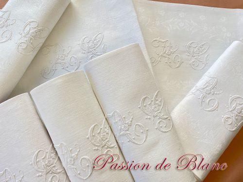 Lot 12 grandes serviettes tables en damassé de lin avec monogramme AG