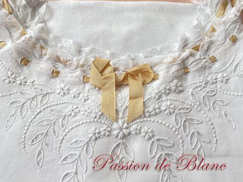 Somptueuse chemise dame broderie dentelle