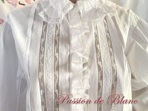 Somptueux chemisier manches longues enjolivé de volants, plis nervurés, dentelle Valencienne