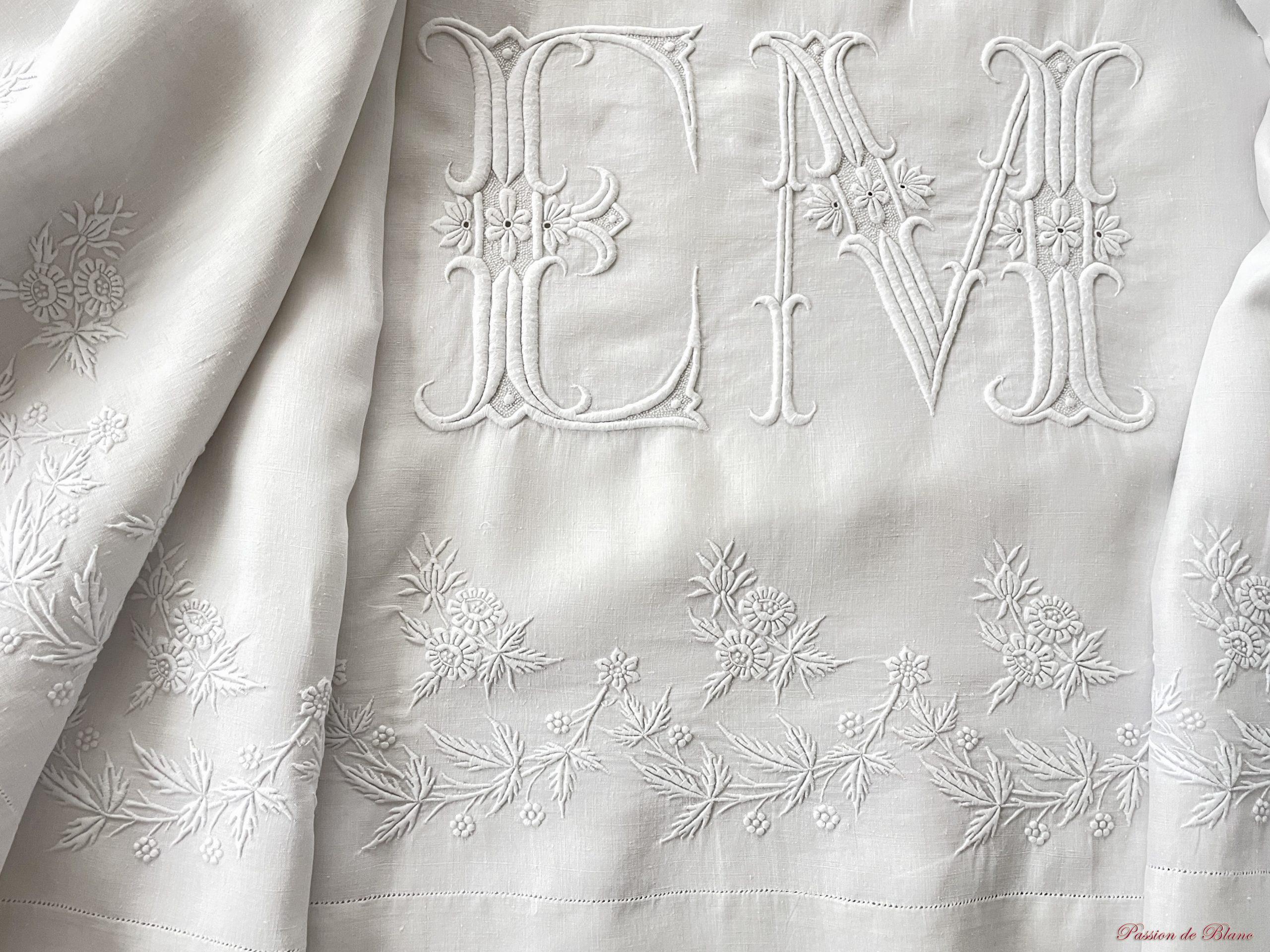 Grand drap fil lin avec découverte brodée guirlande fleurie, monos EM – Image 7