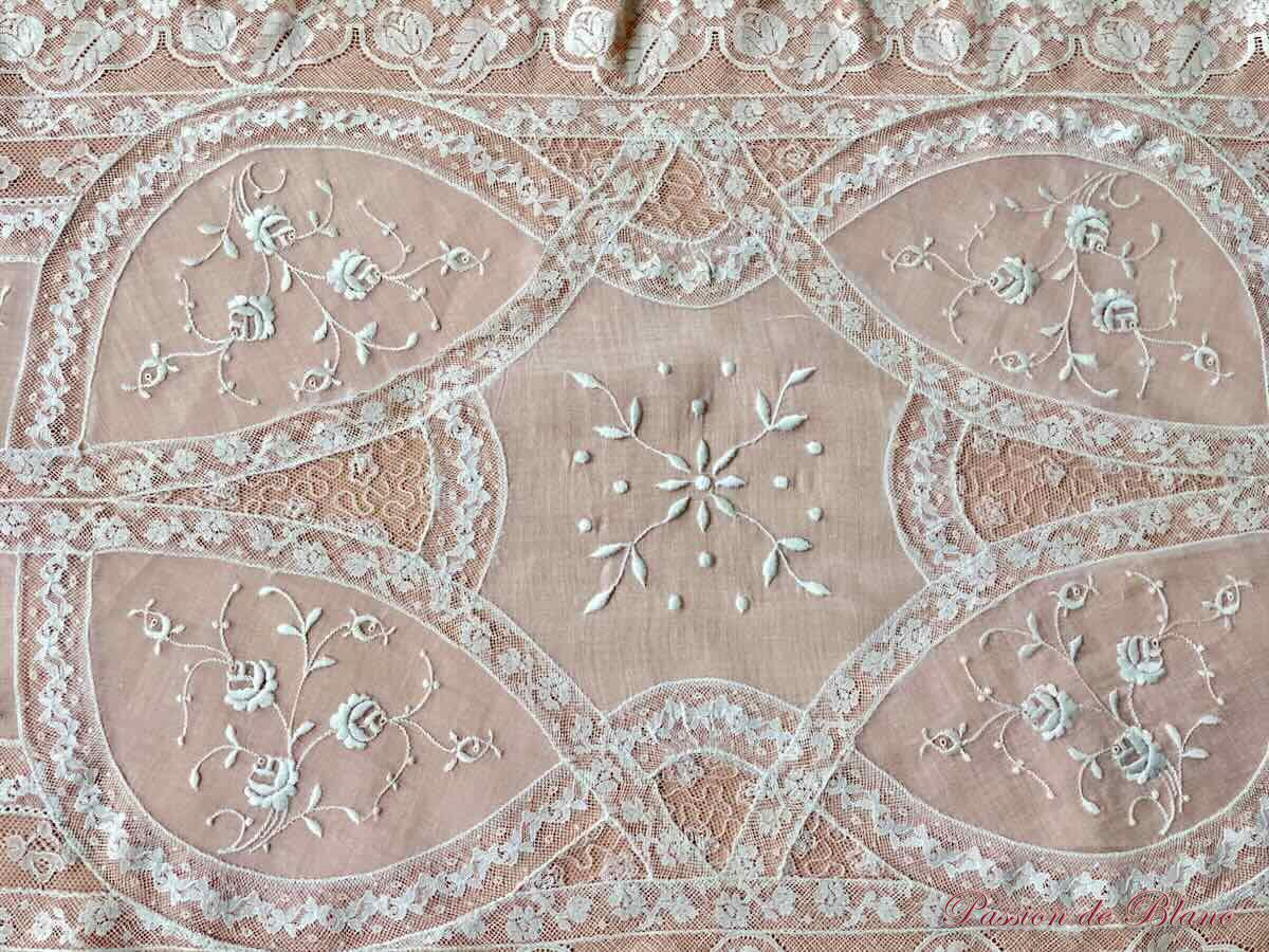 Grand napperon fin dentelle tulle