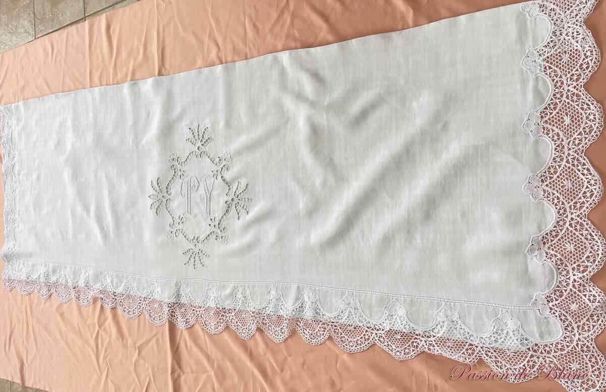Beau drap avec monogramme PY découverte avec dentelle aux fuseaux – Image 5