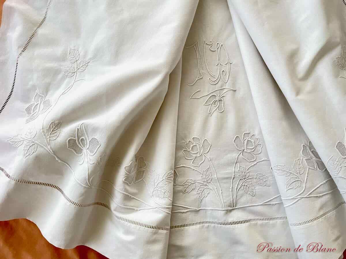 Drap avec guirlande fleurie et monogramme MD sur toile lin et coton: métis – Image 5