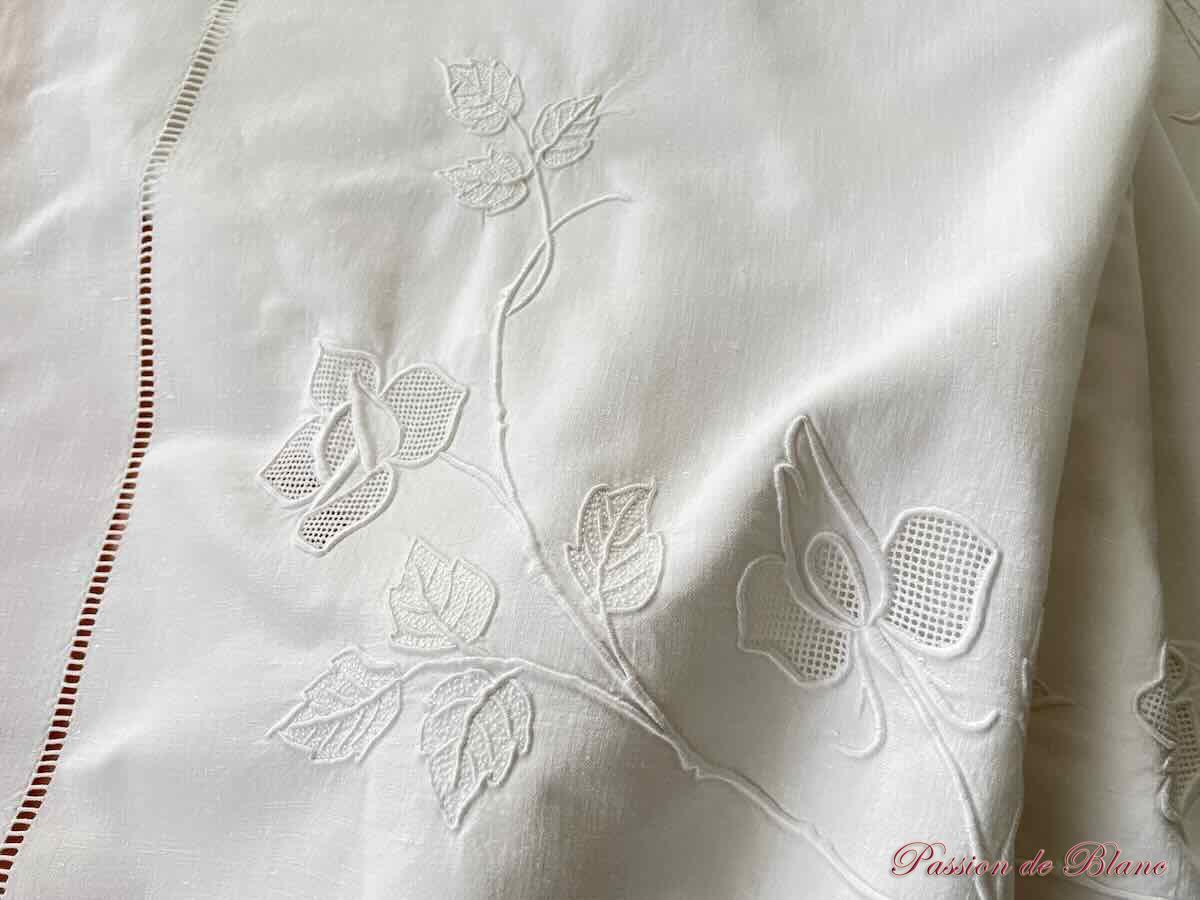 Drap avec guirlande fleurie et monogramme MD sur toile lin et coton: métis – Image 4