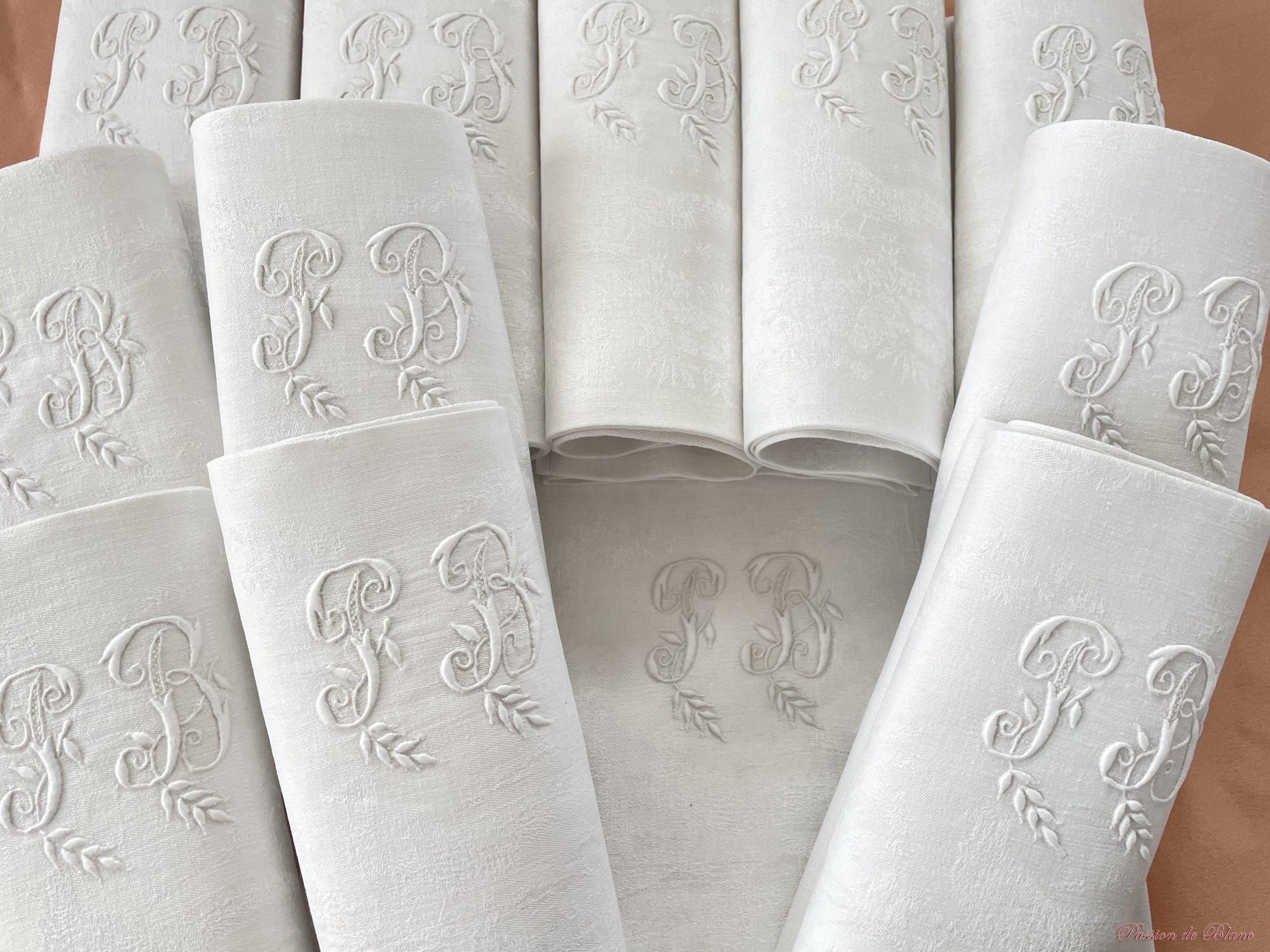 Lot douze serviettes PB damassé lin