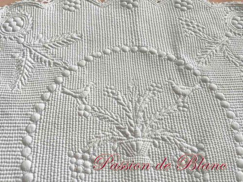 Merveilleux Pétasson, Boutis festonné, Bébé, Provence, broderie main, pur Coton Blanc