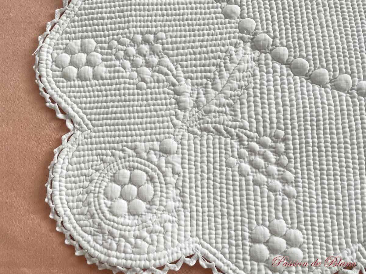 Merveilleux Pétasson, Boutis festonné, Bébé, Provence, broderie main, pur Coton Blanc – Image 5