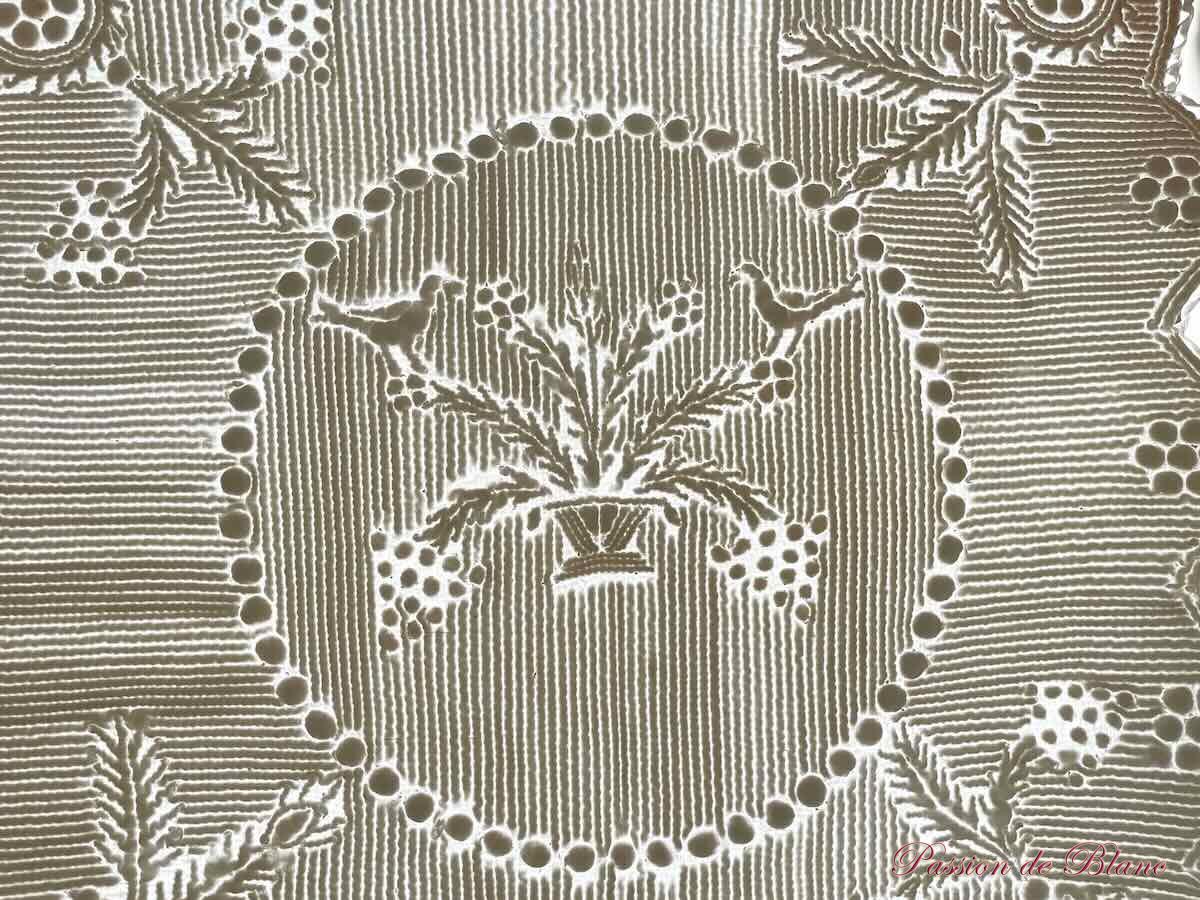 Merveilleux Pétasson, Boutis festonné, Bébé, Provence, broderie main, pur Coton Blanc – Image 3