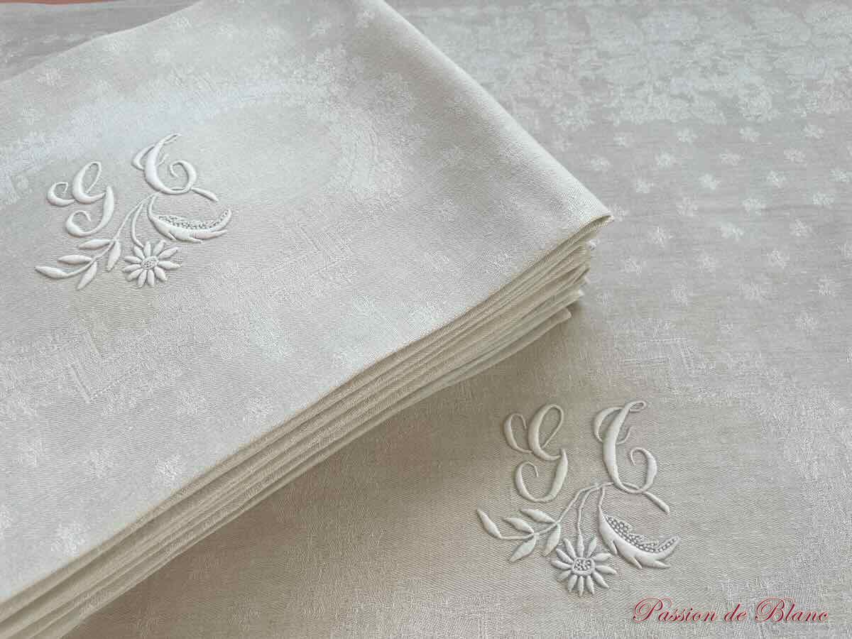 12 Serviettes TR de table en damassé