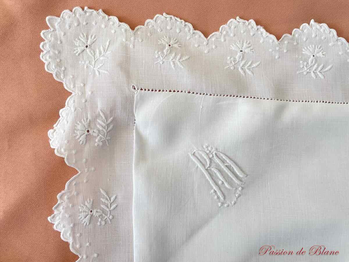 2 taies brodées festonnées lin fin