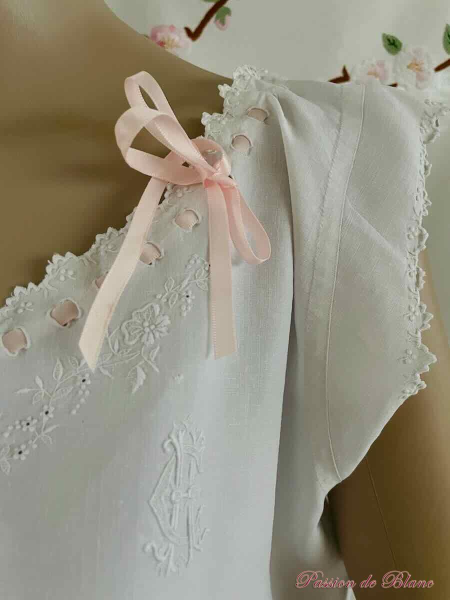 Chemise de jour somptueuse broderie