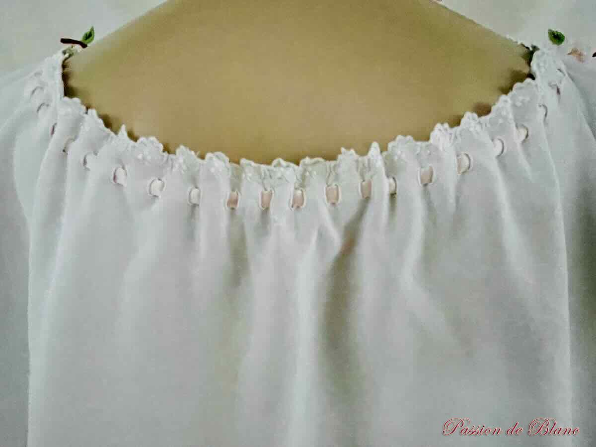 Chemise pour dame brodée main, toile de lin fin avec somptueuse broderie – Image 5