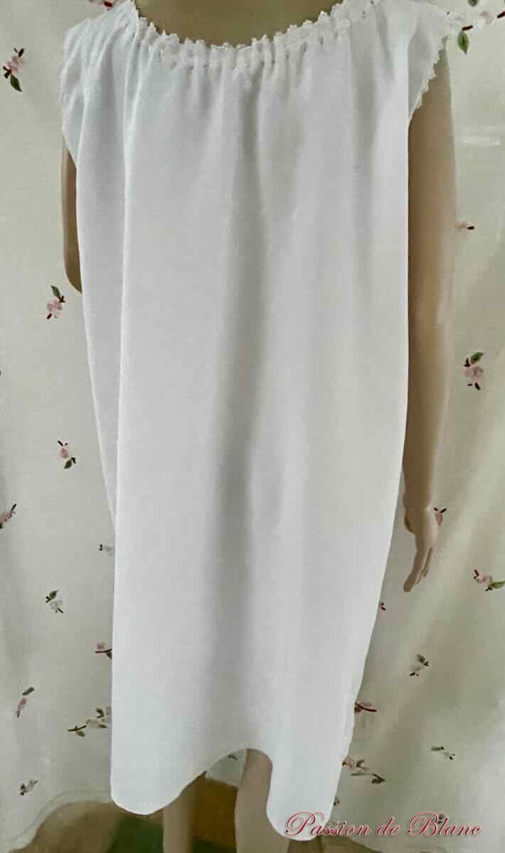 Chemise pour dame brodée main, toile de lin fin avec somptueuse broderie – Image 4