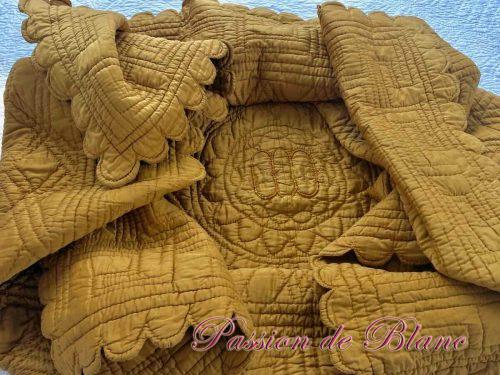 Couverture festonnée piquée main CD