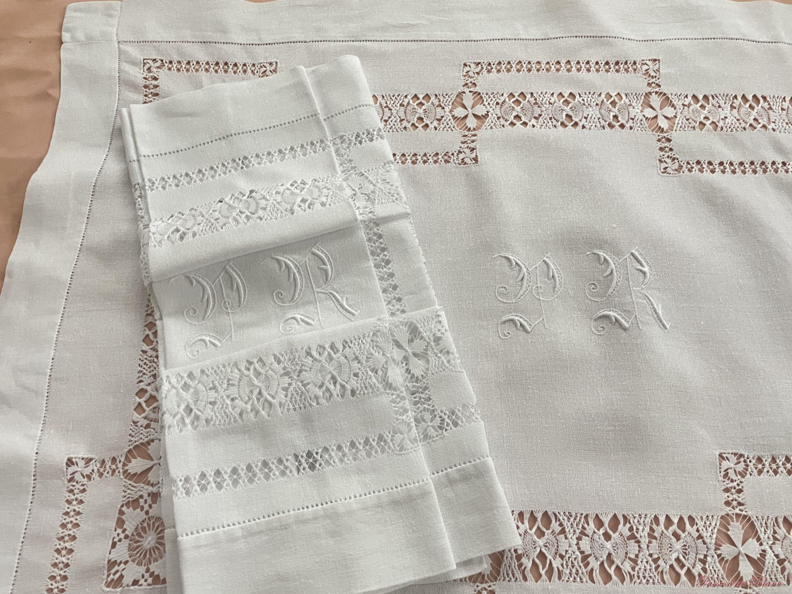 Sets de table brodés main