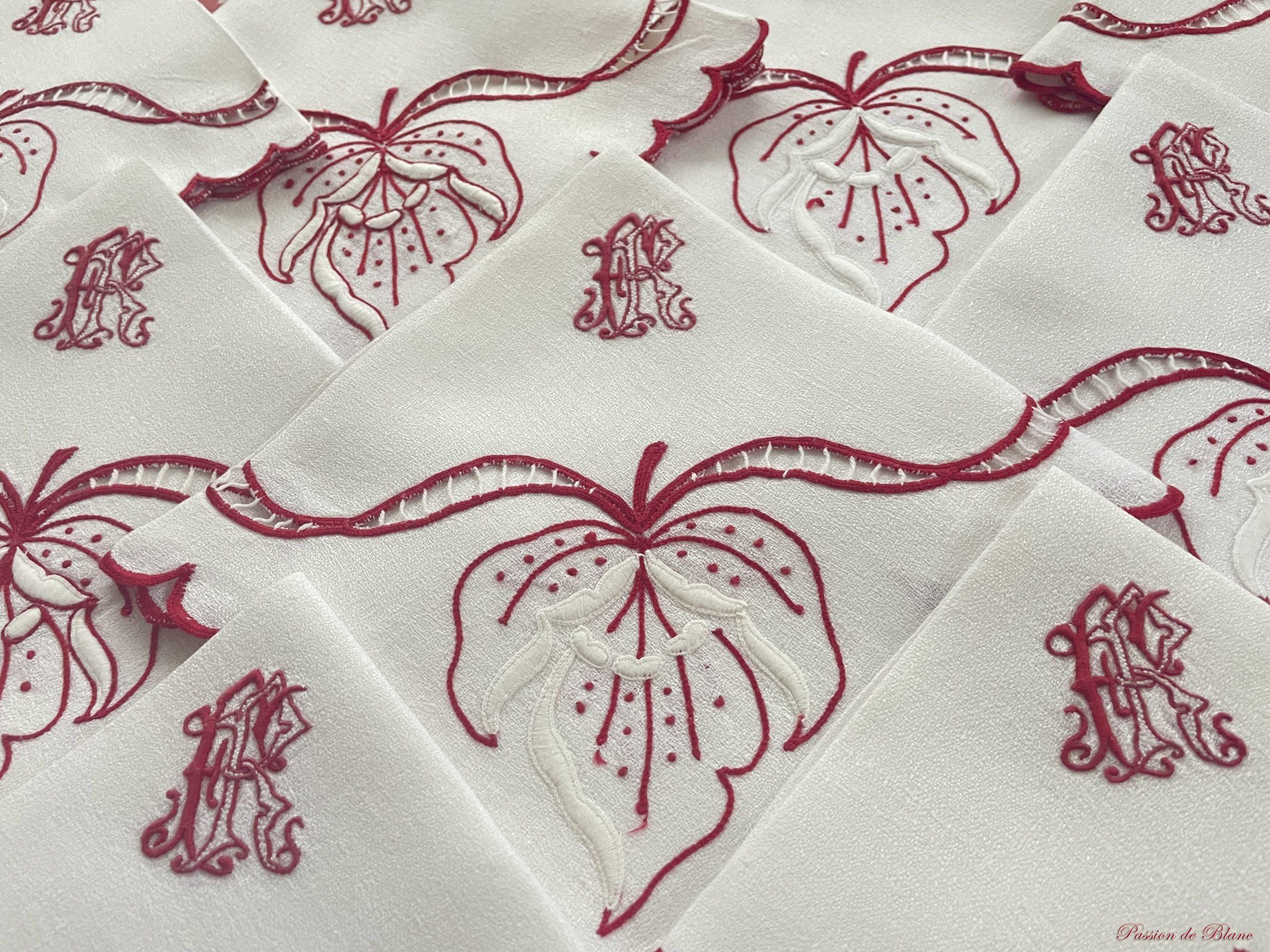 Petites serviettes en granité lin avec motifs brodés rouges – Image 6