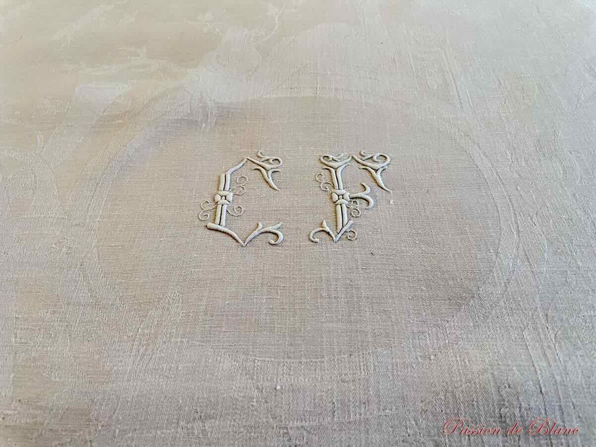 Nappe CF en damassé de lin fin, motifs animaux, chasse – Image 4