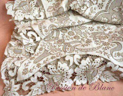 Nappe Richelieu lin main