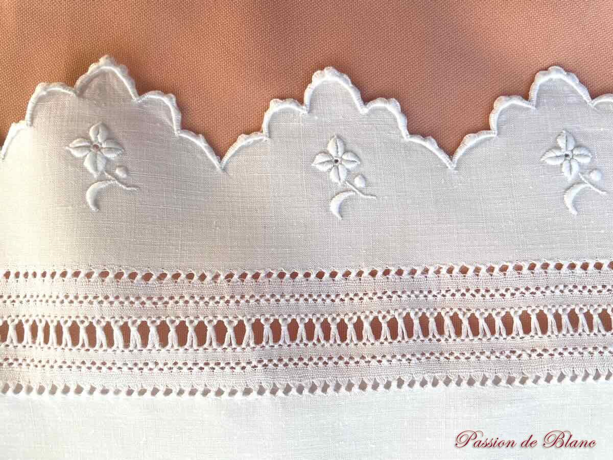Paire de taies festonnées en fil de lin avec monogramme EV, broderies main – Image 6