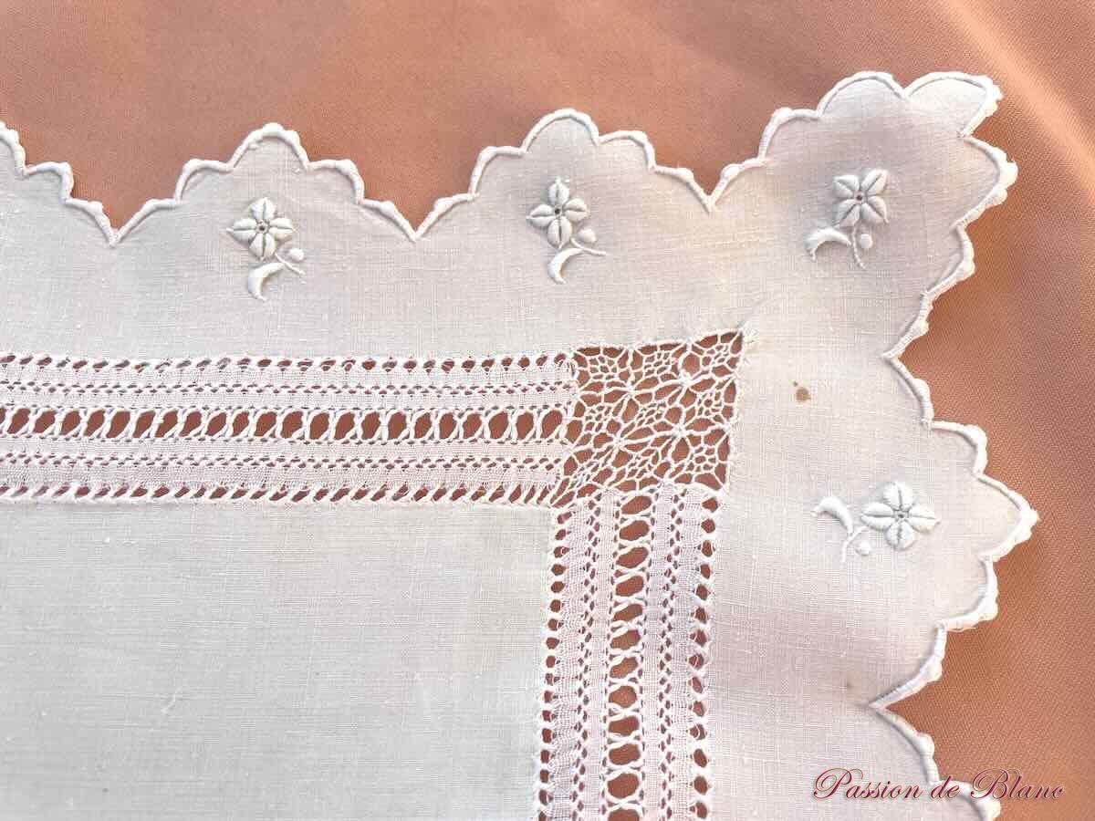 Paire de taies festonnées en fil de lin avec monogramme EV, broderies main – Image 7