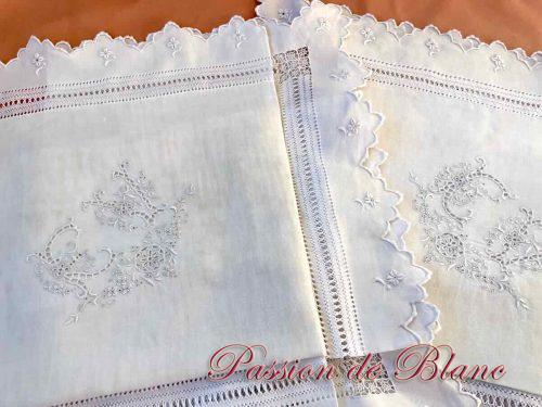 Paire taies festonnées