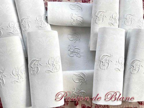Service de table en damassé pur lin : Nappe, 10 serviettes, monogramme TL brodé main
