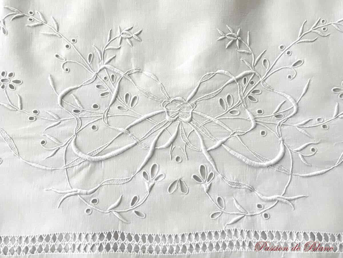 Drap HS belle broderie main