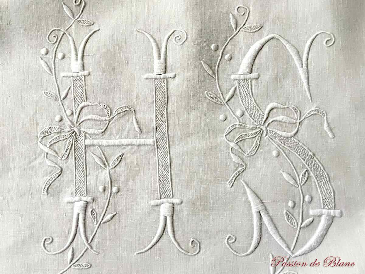 Superbe drap HS en lin fin avec découverte et retours brodés main – Image 5