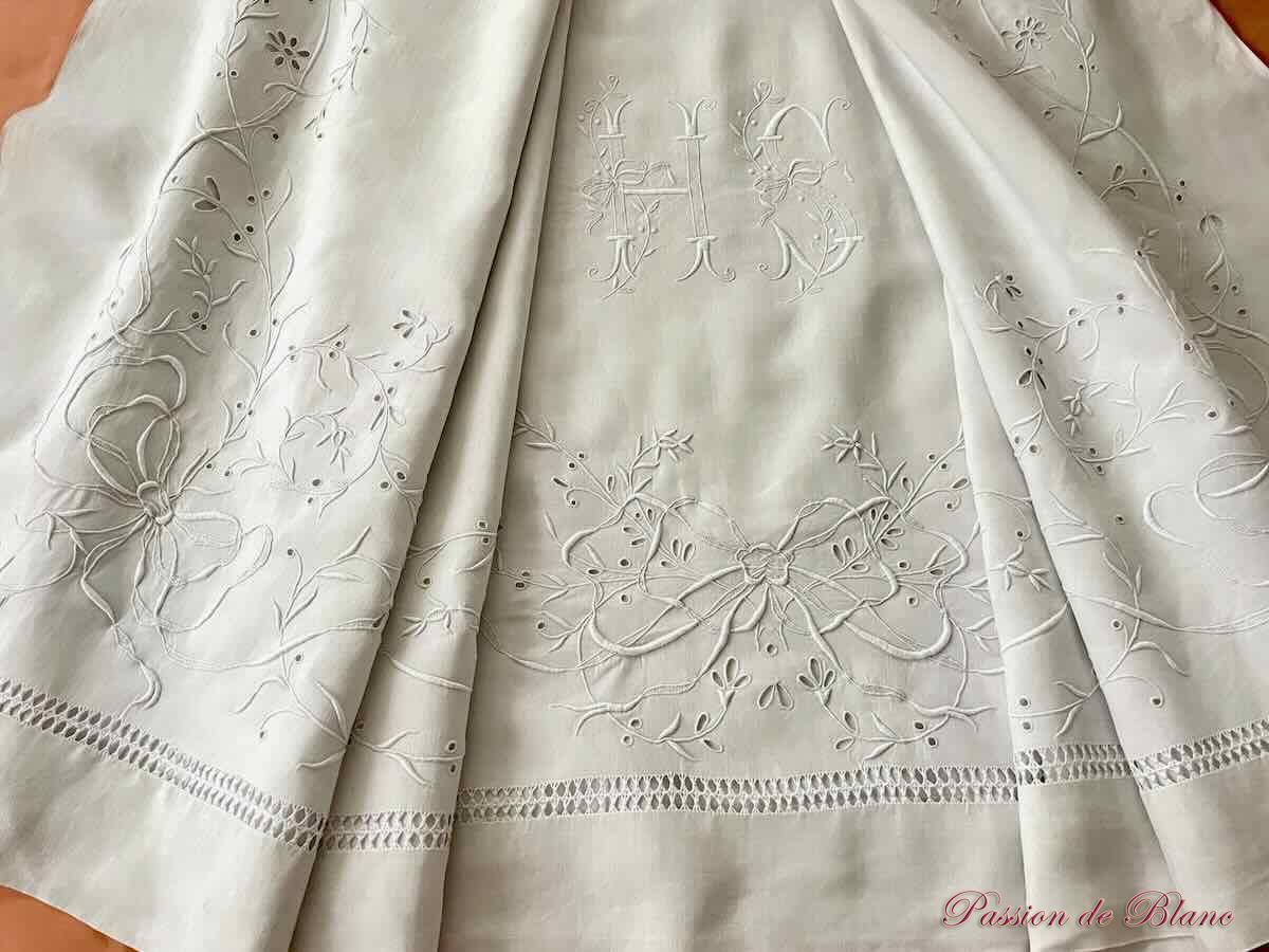 Drap HS belle broderie main