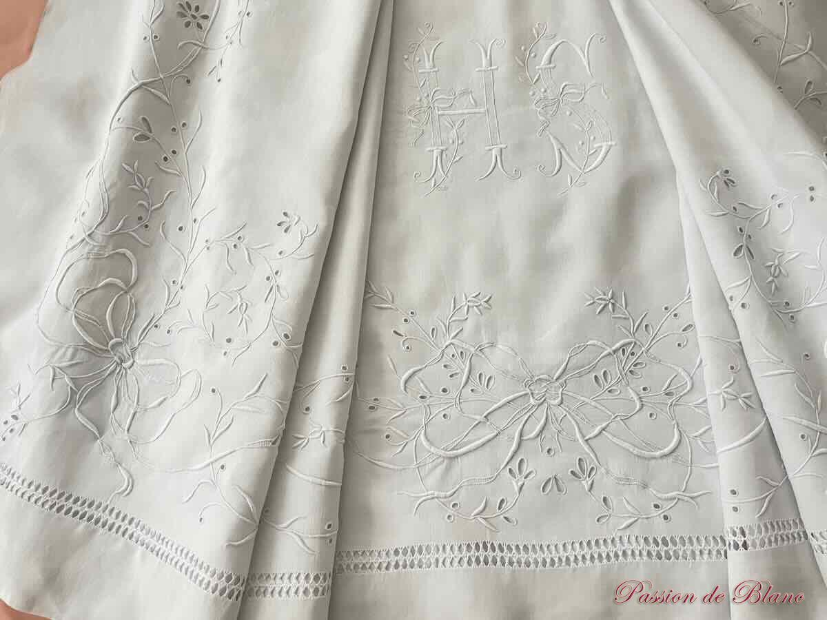 Superbe drap HS en lin fin avec découverte et retours brodés main – Image 3