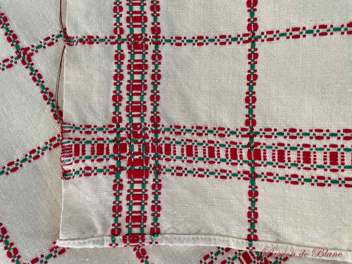 Six grands torchons avec liteaux, frises motifs rouges verts sur toile lin coton, couleur bis – Image 5