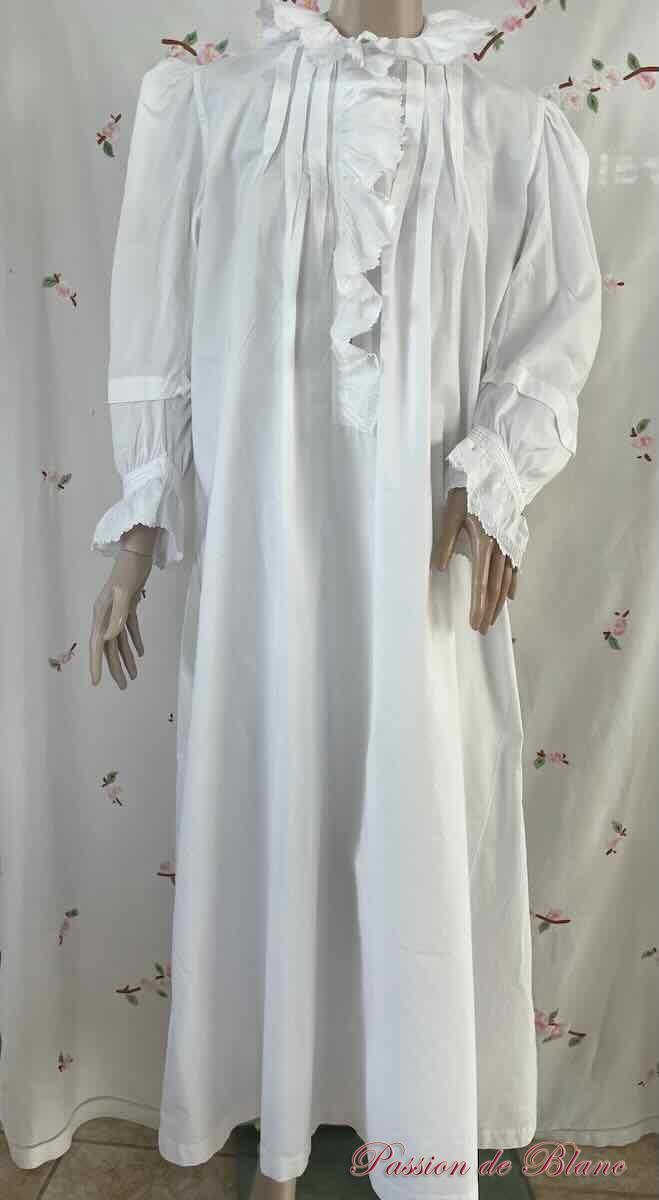 Chemise de nuit : col et poignets à volants sur toile de coton – Image 7