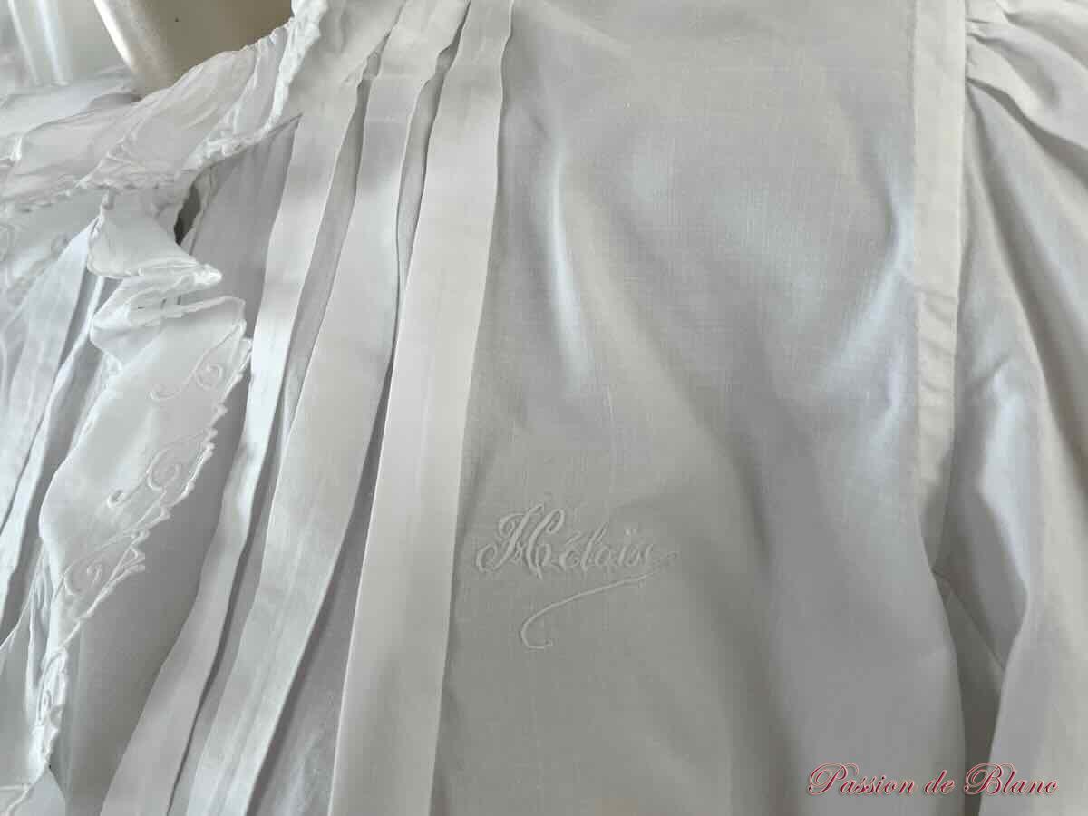 Chemise de nuit : col et poignets à volants sur toile de coton – Image 5