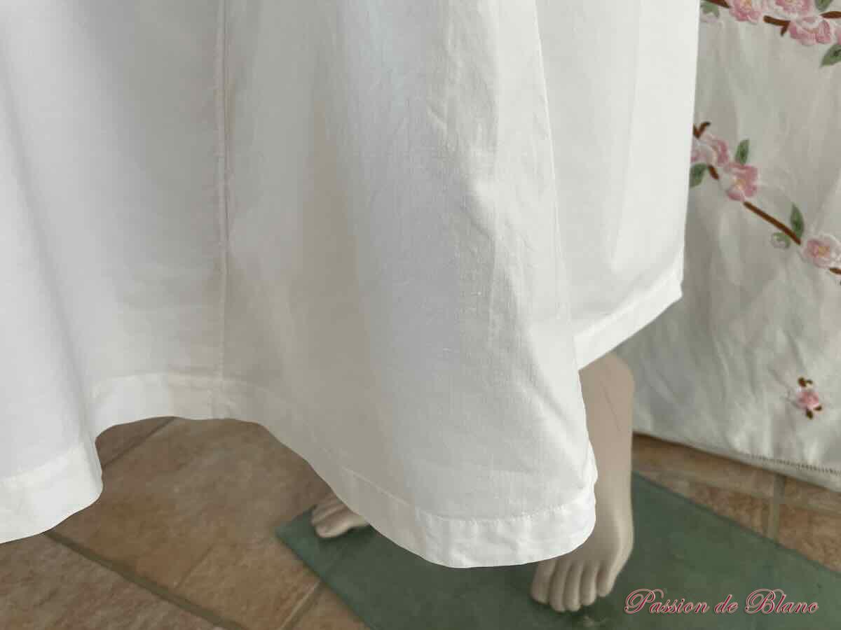 Chemise de nuit : col et poignets à volants sur toile de coton – Image 4