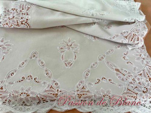 Nappe fil lin insertions brodées main