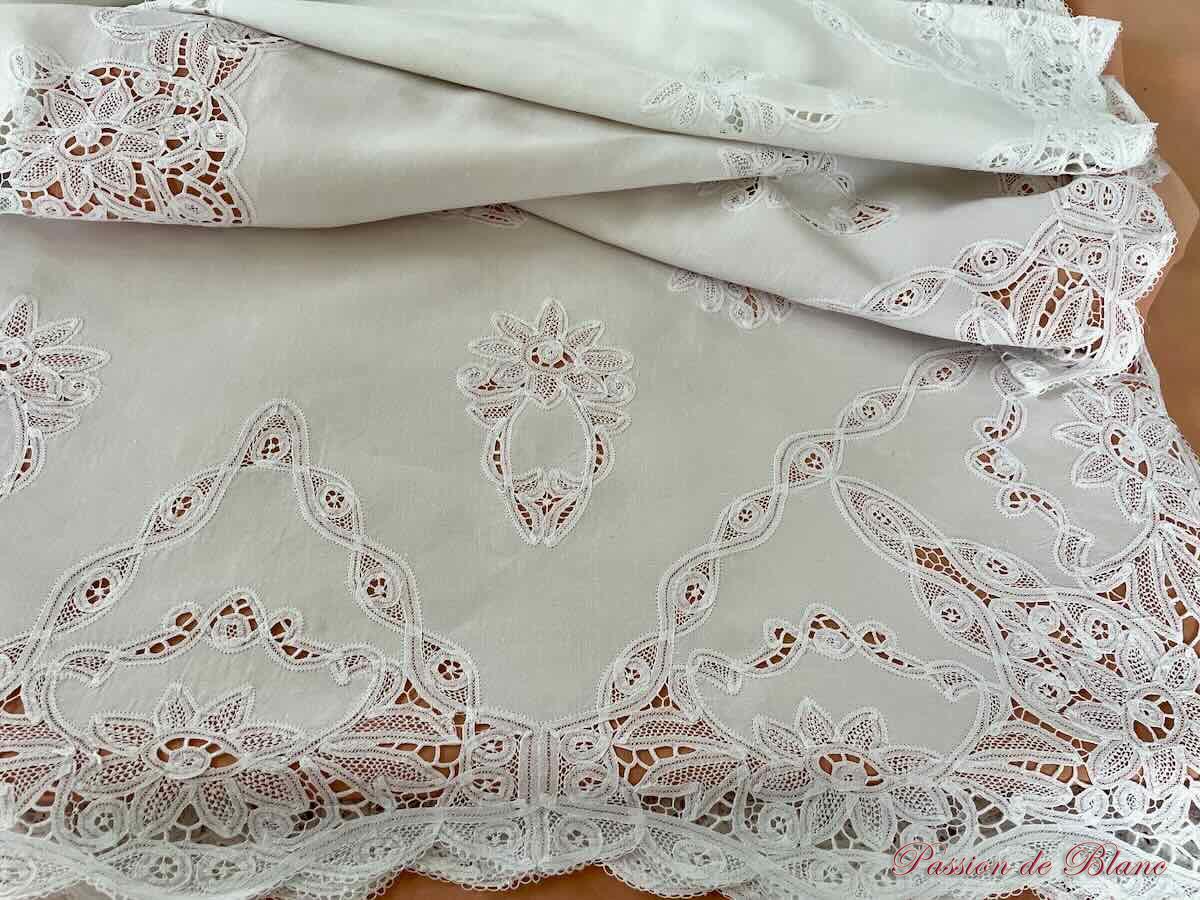 Nappe fil lin insertions brodées main