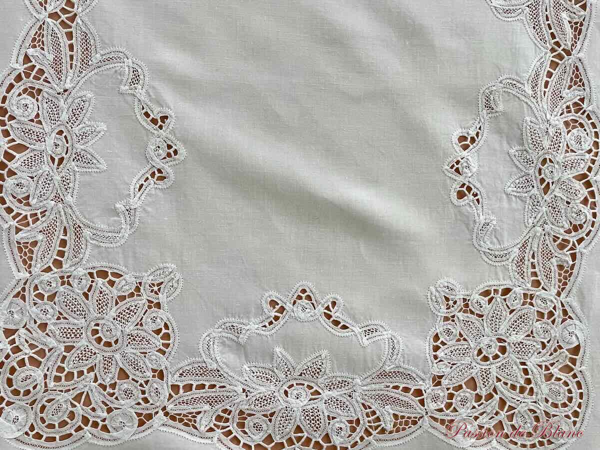 Grande nappe: insertions dentelle main sur toile en fil de lin – Image 9