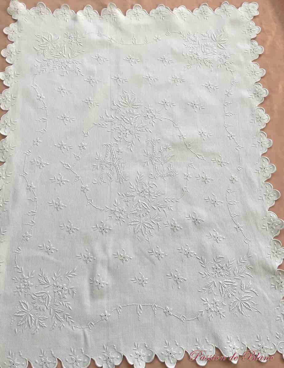 Petite couverture enfant brodée