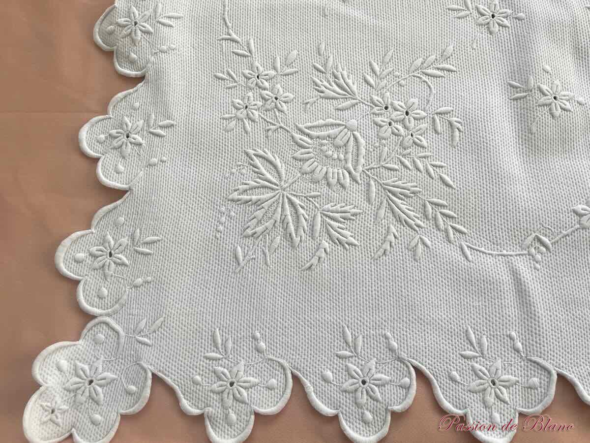 Petite couverture festonnée enfant imposante broderie main, AL – Image 10