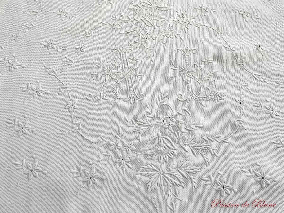 Petite couverture festonnée enfant imposante broderie main, AL – Image 8